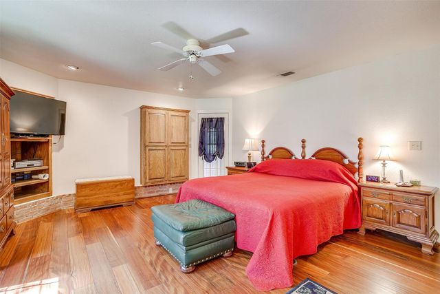 8621 Ravenswood Road, Granbury, TX 76049
