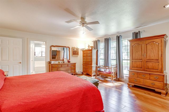 8621 Ravenswood Road, Granbury, TX 76049