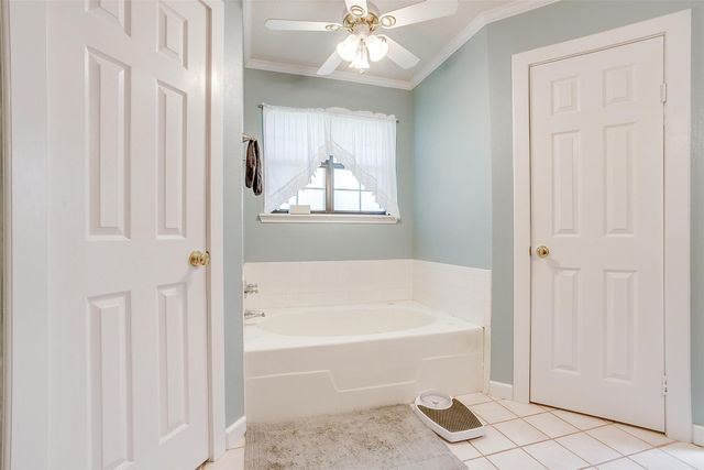 8621 Ravenswood Road, Granbury, TX 76049