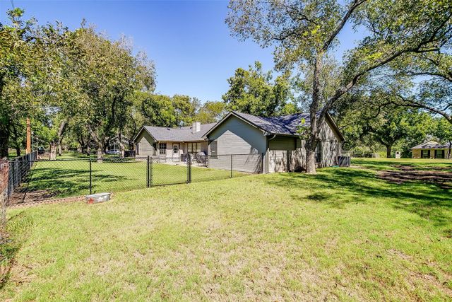 8621 Ravenswood Road, Granbury, TX 76049