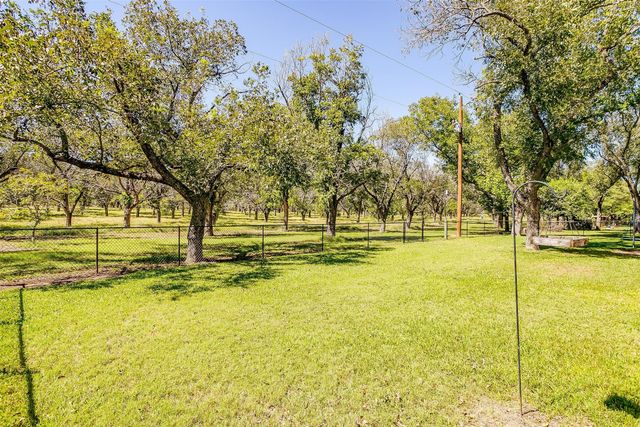 8621 Ravenswood Road, Granbury, TX 76049