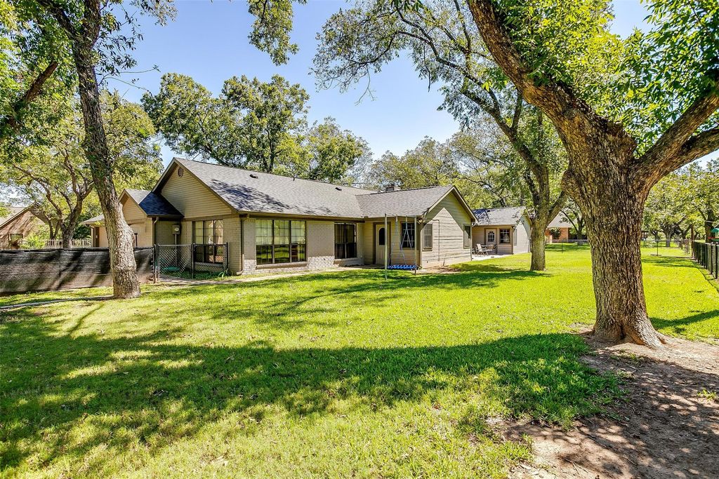 8621 Ravenswood Road, Granbury, TX 76049 — photo 4