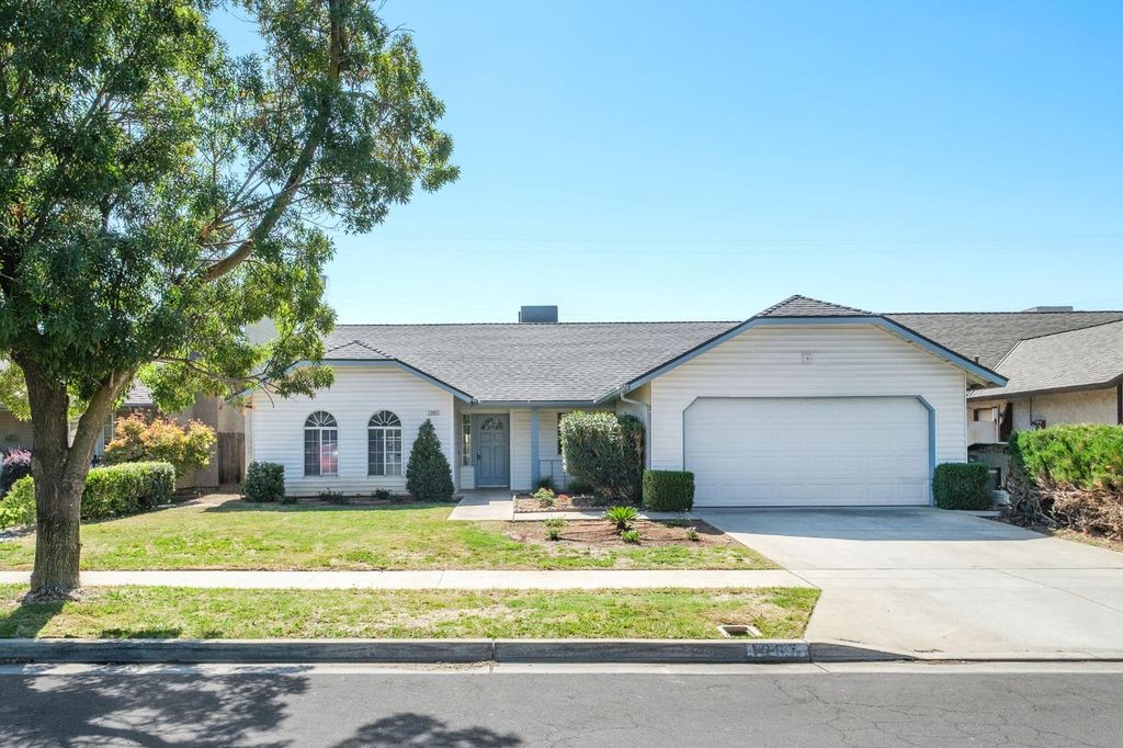 1067 W Minarets Avenue, Fresno, CA 93650