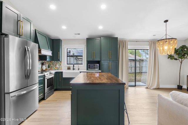 7400 Ridgeview Place, Wilmington, NC 28411