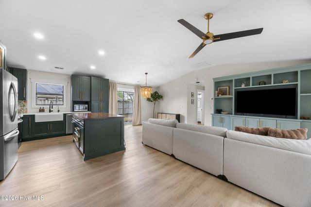 7400 Ridgeview Place, Wilmington, NC 28411