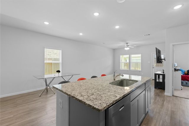 39 Valiant Ridge Trail, Magnolia, TX 77354