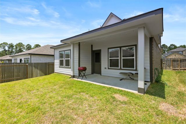 39 Valiant Ridge Trail, Magnolia, TX 77354