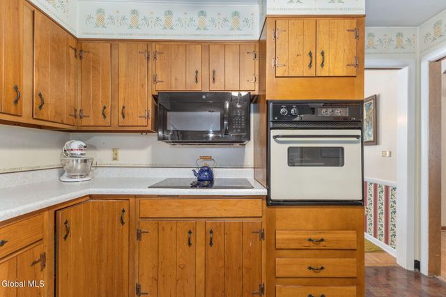 4 Willowbrook Lane, Clifton Park, NY 12019