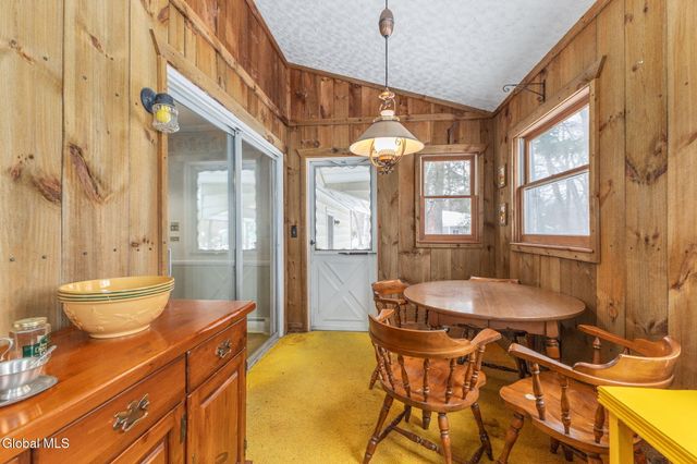 4 Willowbrook Lane, Clifton Park, NY 12019