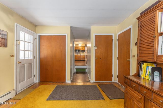 4 Willowbrook Lane, Clifton Park, NY 12019