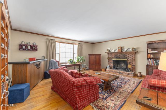 4 Willowbrook Lane, Clifton Park, NY 12019