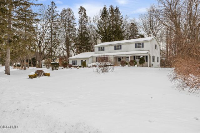 4 Willowbrook Lane, Clifton Park, NY 12019