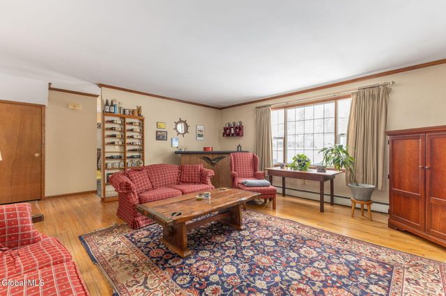 4 Willowbrook Lane, Clifton Park, NY 12019