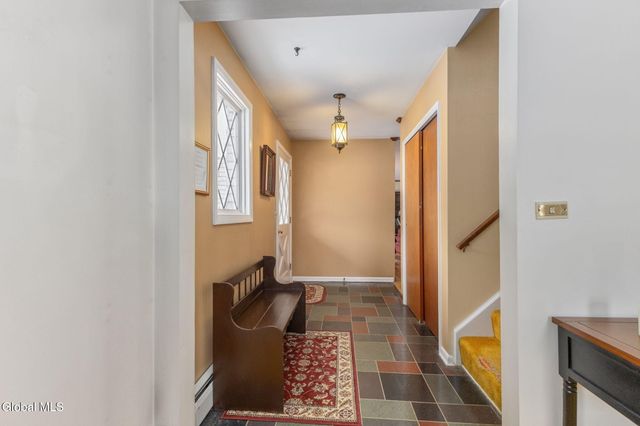 4 Willowbrook Lane, Clifton Park, NY 12019