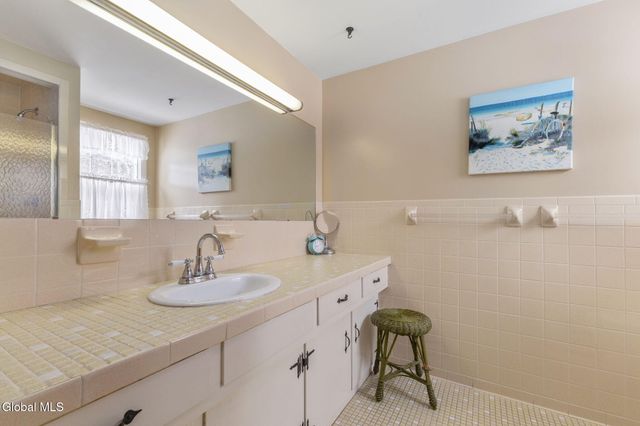 4 Willowbrook Lane, Clifton Park, NY 12019