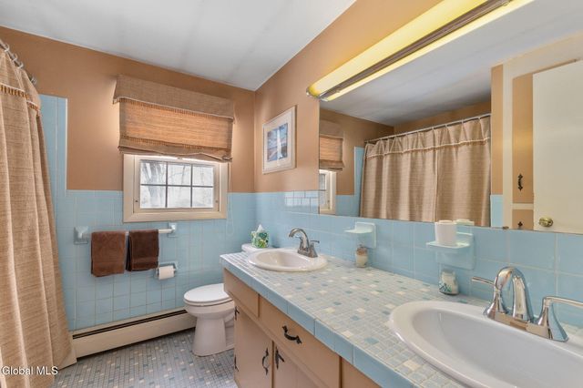 4 Willowbrook Lane, Clifton Park, NY 12019