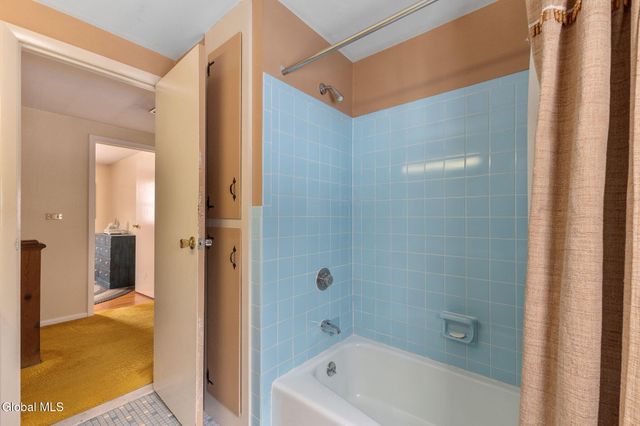 4 Willowbrook Lane, Clifton Park, NY 12019