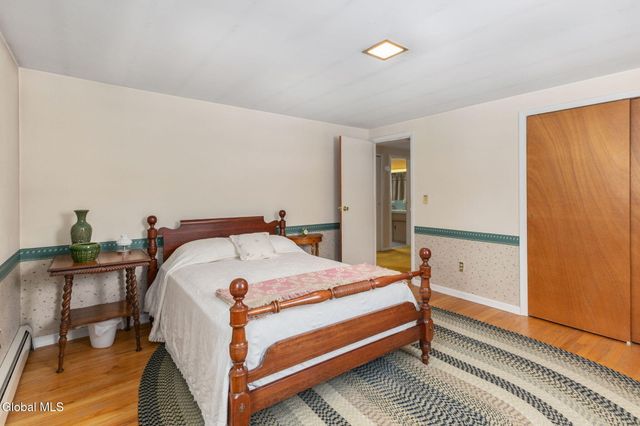 4 Willowbrook Lane, Clifton Park, NY 12019