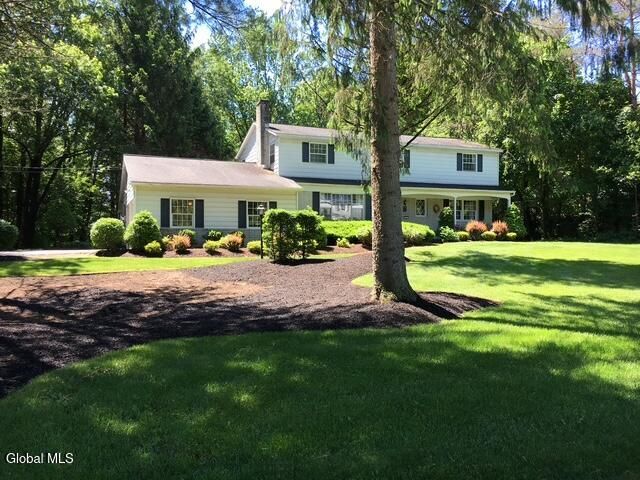 4 Willowbrook Lane, Clifton Park, NY 12019