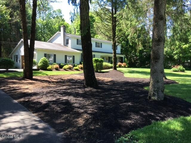 4 Willowbrook Lane, Clifton Park, NY 12019