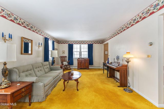 4 Willowbrook Lane, Clifton Park, NY 12019