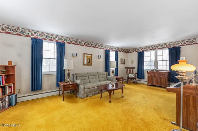 4 Willowbrook Lane, Clifton Park, NY 12019