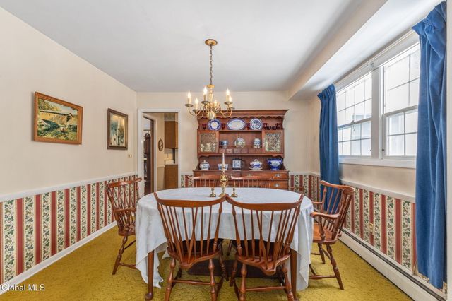 4 Willowbrook Lane, Clifton Park, NY 12019