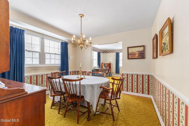 4 Willowbrook Lane, Clifton Park, NY 12019