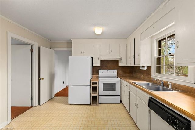 1603 Seven Oaks Place, High Point, NC 27265