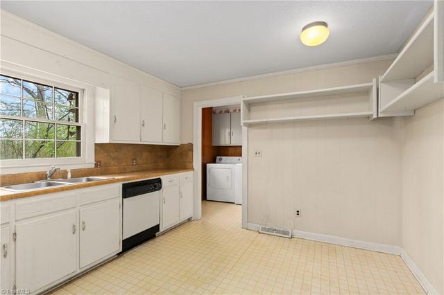 1603 Seven Oaks Place, High Point, NC 27265