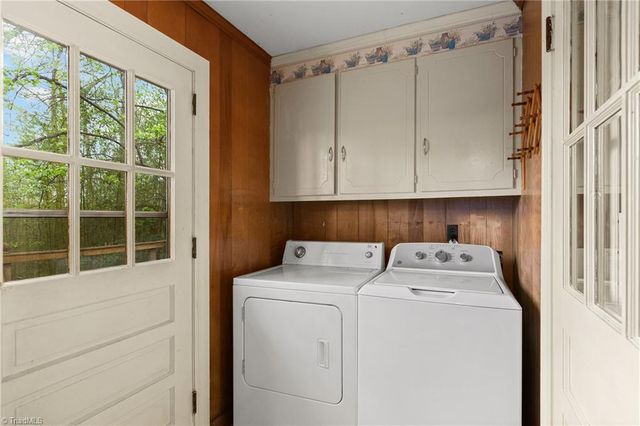 1603 Seven Oaks Place, High Point, NC 27265