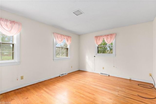 1603 Seven Oaks Place, High Point, NC 27265