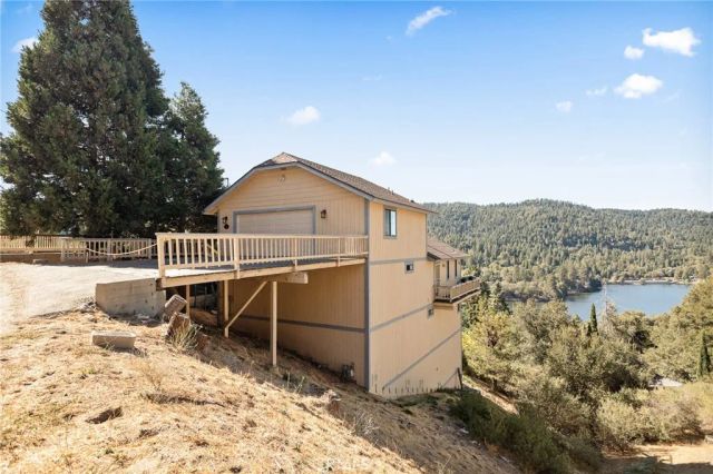 404 Darfo, Crestline, CA 92325