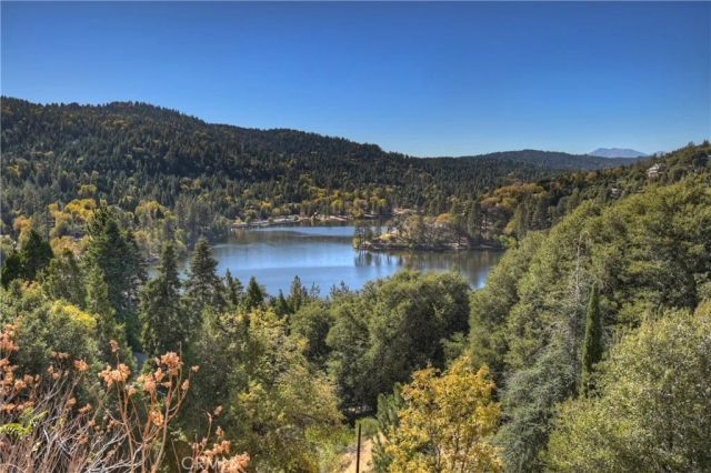 404 Darfo, Crestline, CA 92325