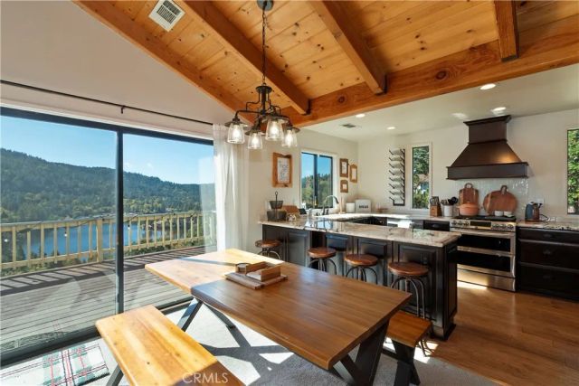 404 Darfo, Crestline, CA 92325
