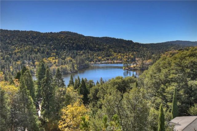 404 Darfo, Crestline, CA 92325