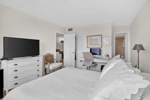 9820 S Hollybrook Lake Drive 306, Pembroke Pines, FL 33025