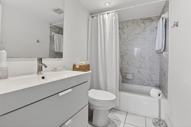 9820 S Hollybrook Lake Drive 306, Pembroke Pines, FL 33025