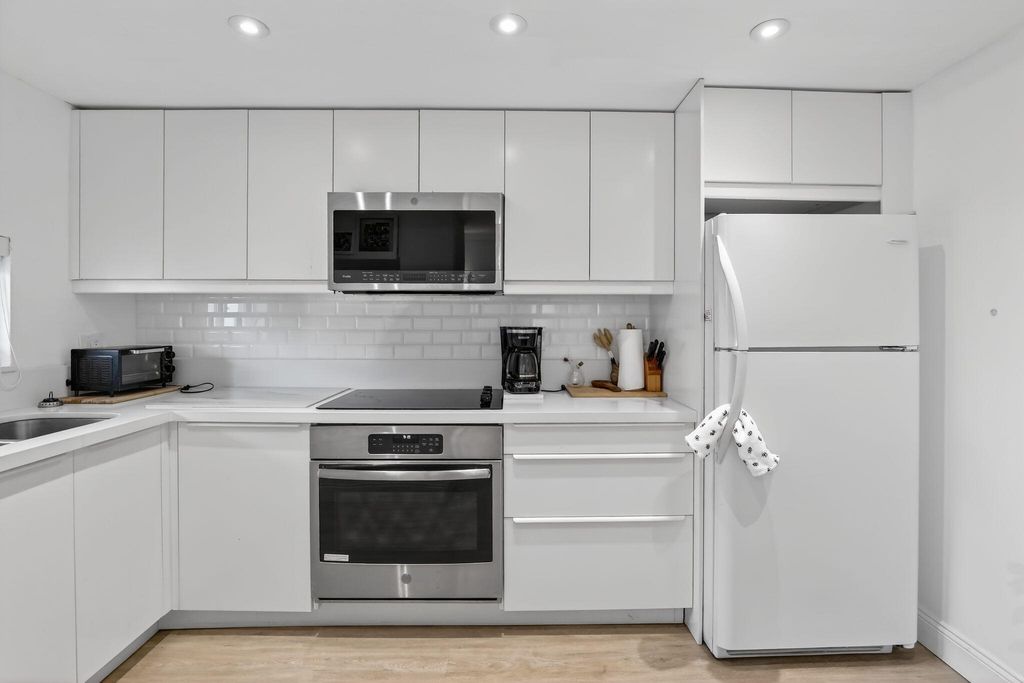 9820 S Hollybrook Lake Drive 306, Pembroke Pines, FL 33025