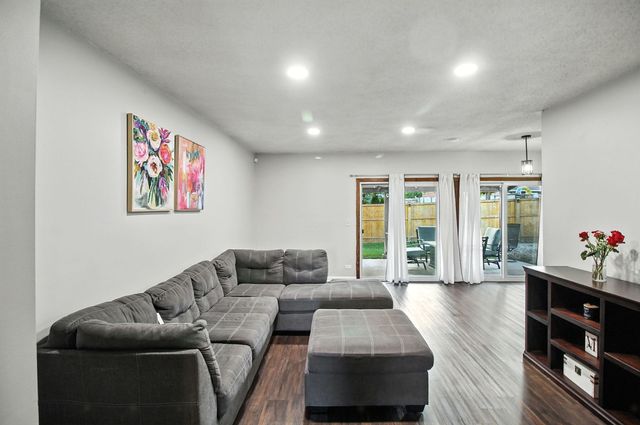 227 Lexington Drive, Bolingbrook, IL 60440