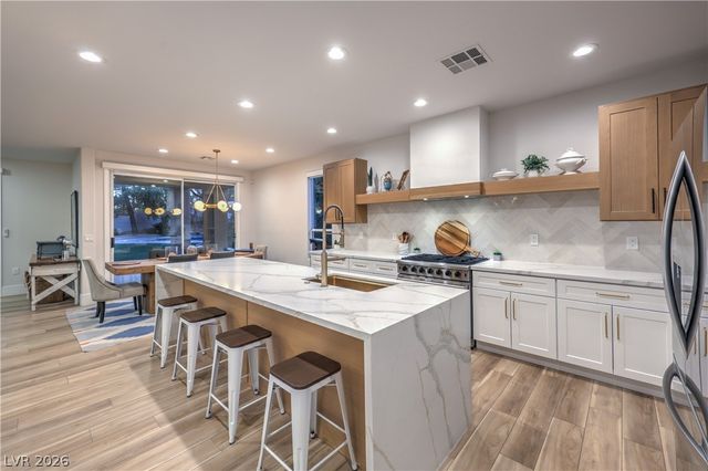 9901 Laurel Springs Avenue, Las Vegas, NV 89134