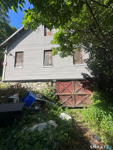 571 River Road, Shelton, CT 06484