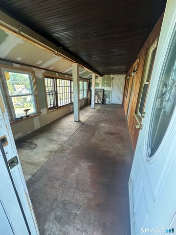 571 River Road, Shelton, CT 06484
