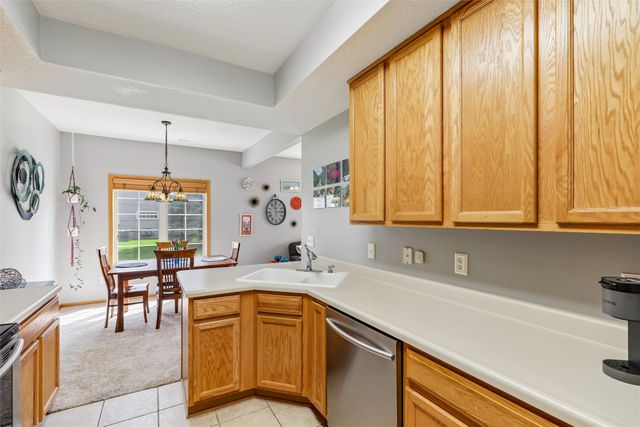 10615 Hickory Drive 8, Urbandale, IA 50322
