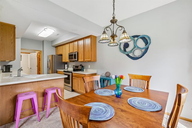 10615 Hickory Drive 8, Urbandale, IA 50322