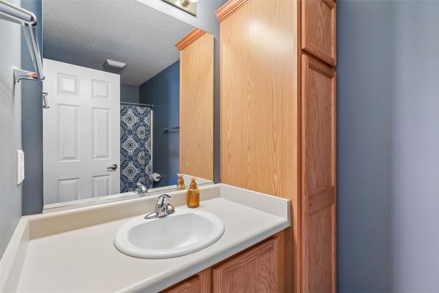 10615 Hickory Drive 8, Urbandale, IA 50322