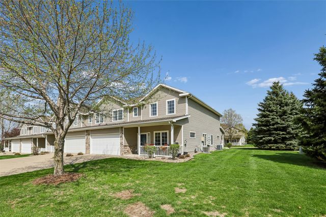 10615 Hickory Drive 8, Urbandale, IA 50322