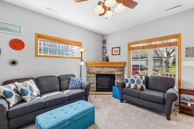 10615 Hickory Drive 8, Urbandale, IA 50322