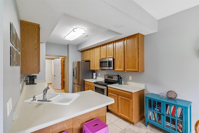 10615 Hickory Drive 8, Urbandale, IA 50322