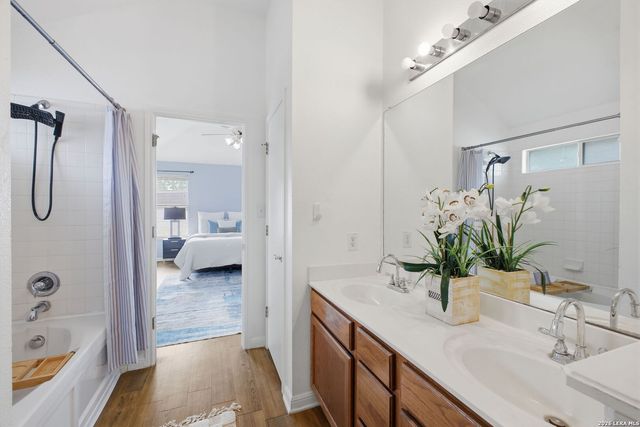 4043 MISTFLOWER DR, Converse, TX 78109